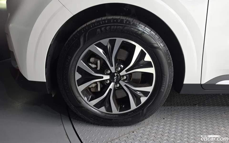 Kia Carnival 9 2023 — thumbnail 5