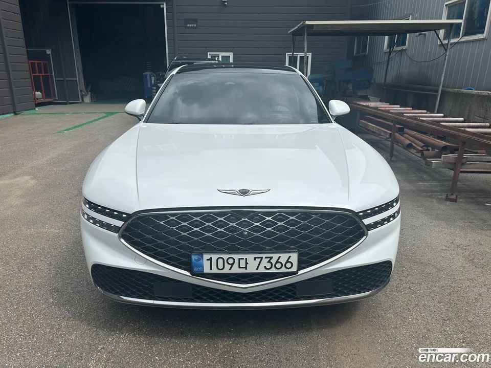Genesis G90 3.5 AWD 2023 — photo 1, buy with delivery to Moscow
