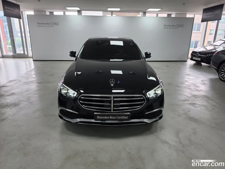 Mercedes-Benz E-Class E250 2023 — thumbnail 3
