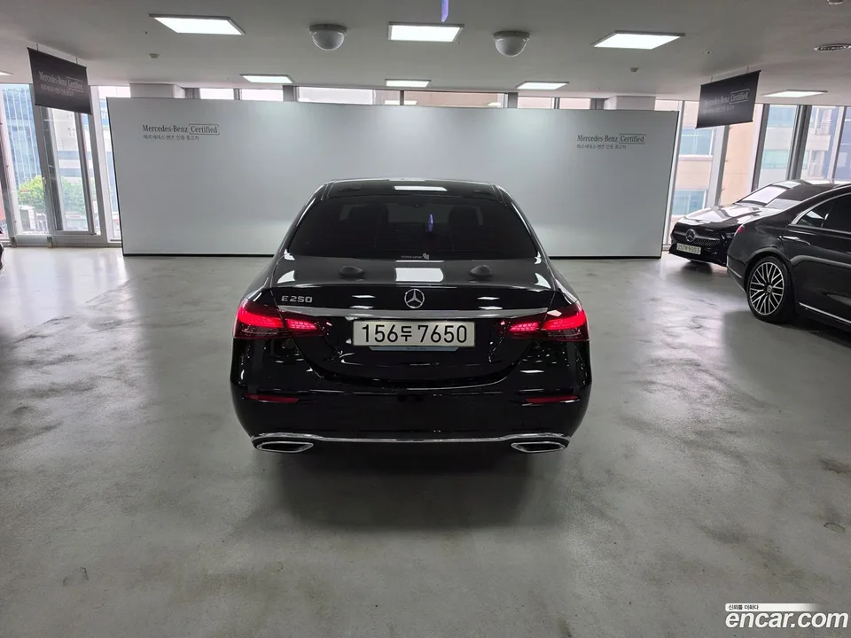 Mercedes-Benz E-Class E250 2023 — thumbnail 4
