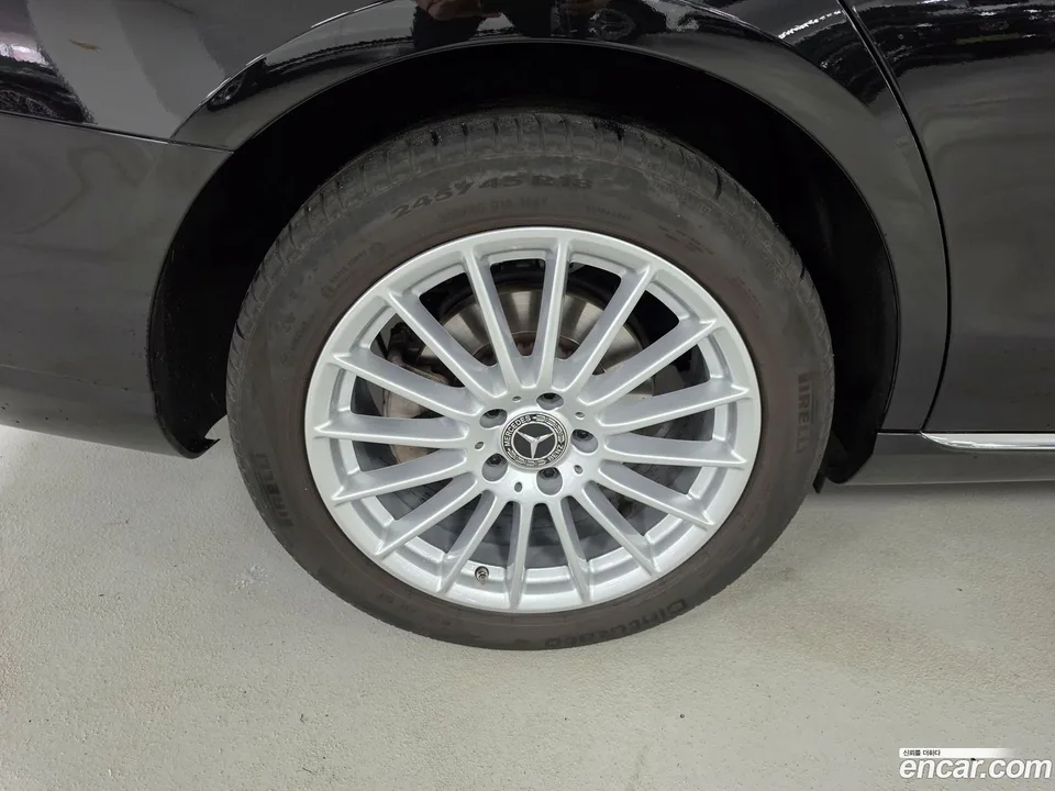 Mercedes-Benz E-Class E250 2023 — thumbnail 5