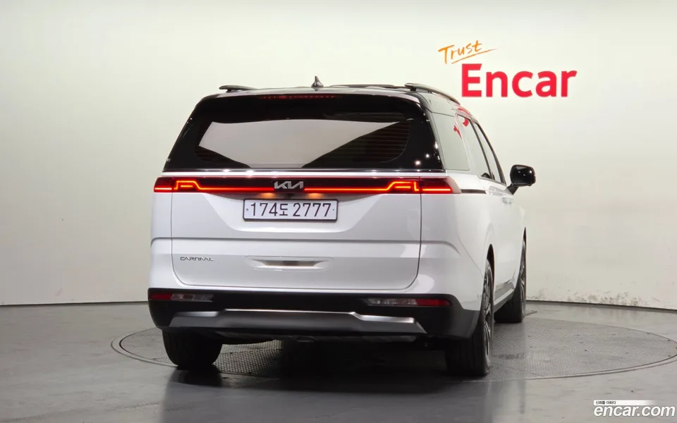 Kia Carnival 9 2023 — thumbnail 4