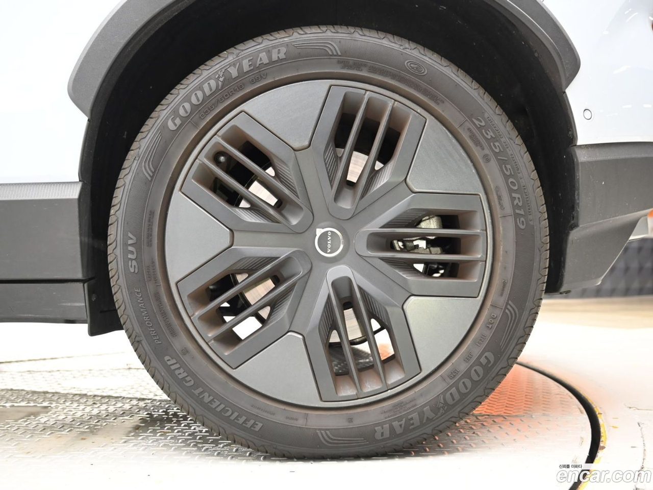 Volvo EX30 Cross Country 2025 — 2