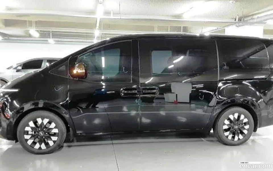 Hyundai Staria L3.5 9 2024 — thumbnail 4