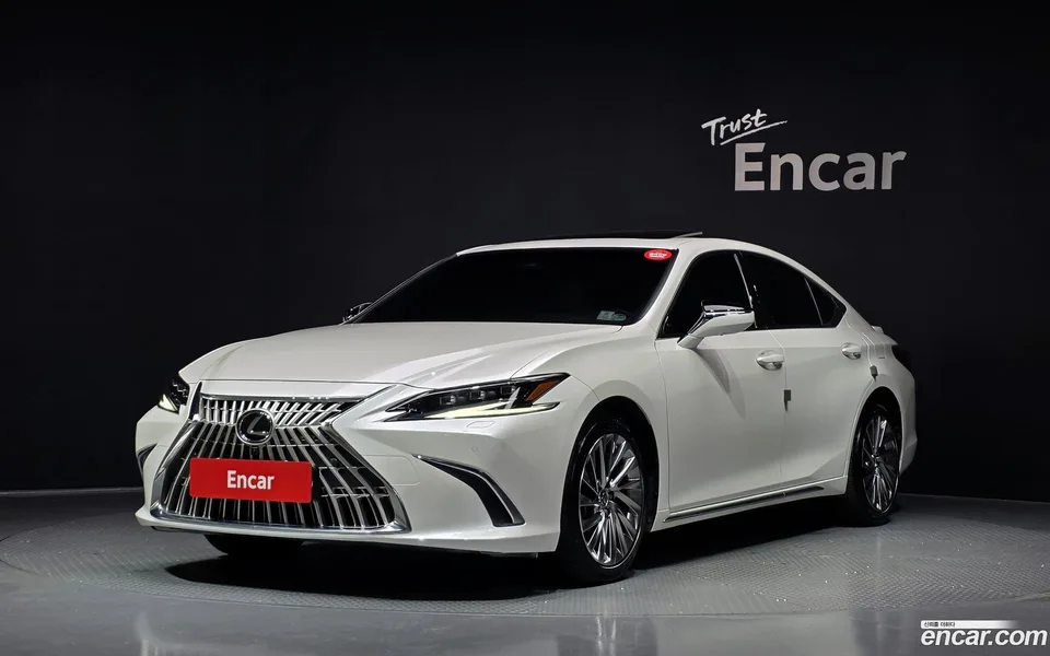 Lexus ES 300h 2025 — photo 1, buy with delivery to Moscow
