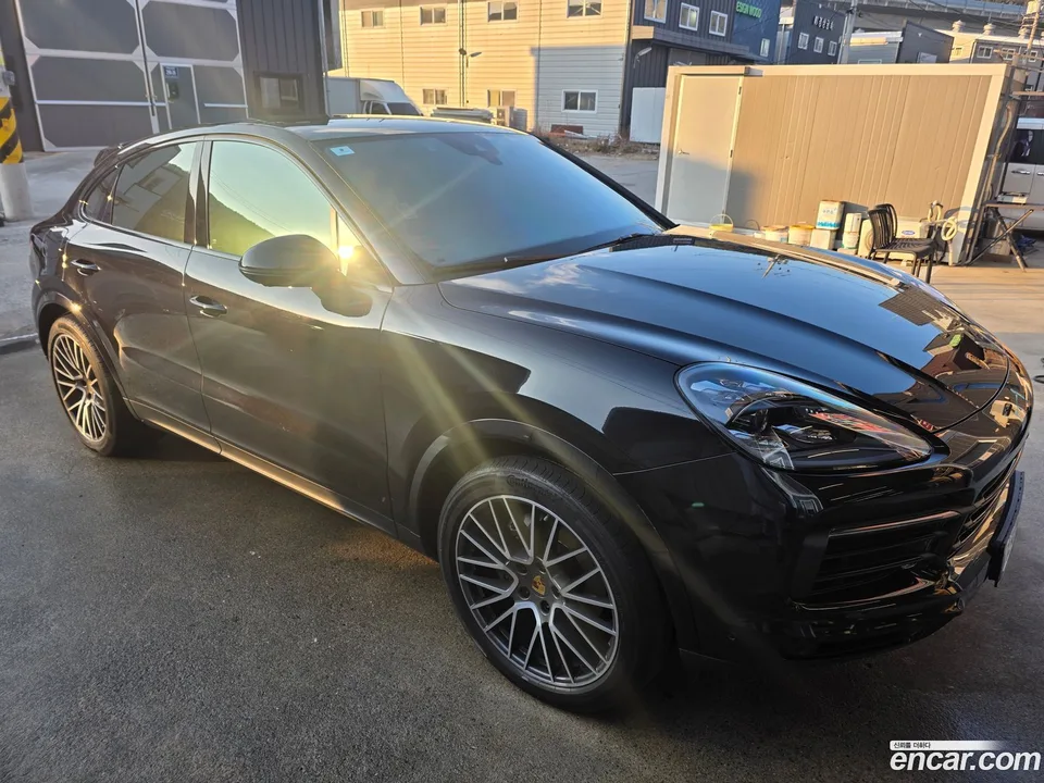 Porsche Cayenne 3.0 2022 — photo 1, buy with delivery to Moscow