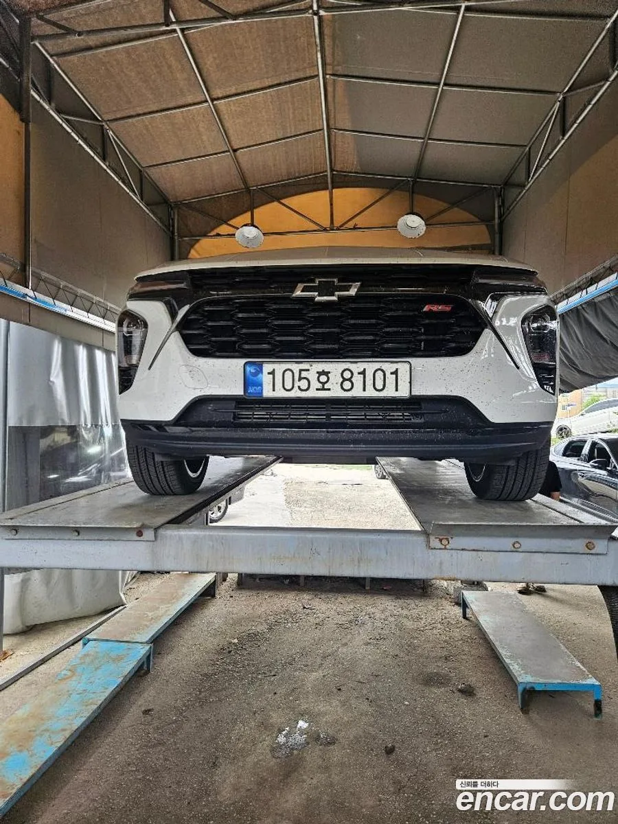 Chevrolet Trax Crossover 1.2 RS 2023 — фото 1, купить с доставкой в Москву