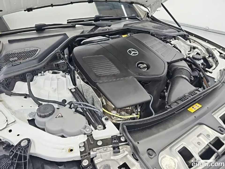 Mercedes-Benz E-Class E300 4MATIC 2024 — миниатюра 5