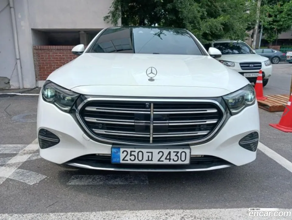 Mercedes-Benz E-Class E300 4MATIC 2024 — фото 1, купить с доставкой в Москву
