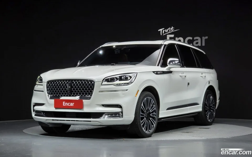 Lincoln Aviator 3.0 AWD 2022 — photo 1, buy with delivery to Moscow