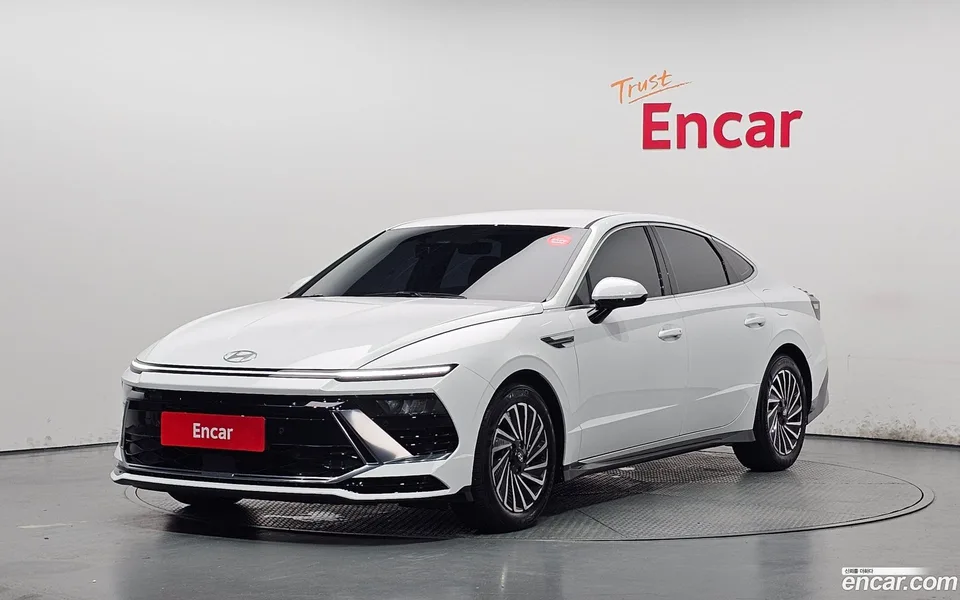 Hyundai Sonata The Edge Hybrid 2023 — photo 1, buy with delivery to Moscow