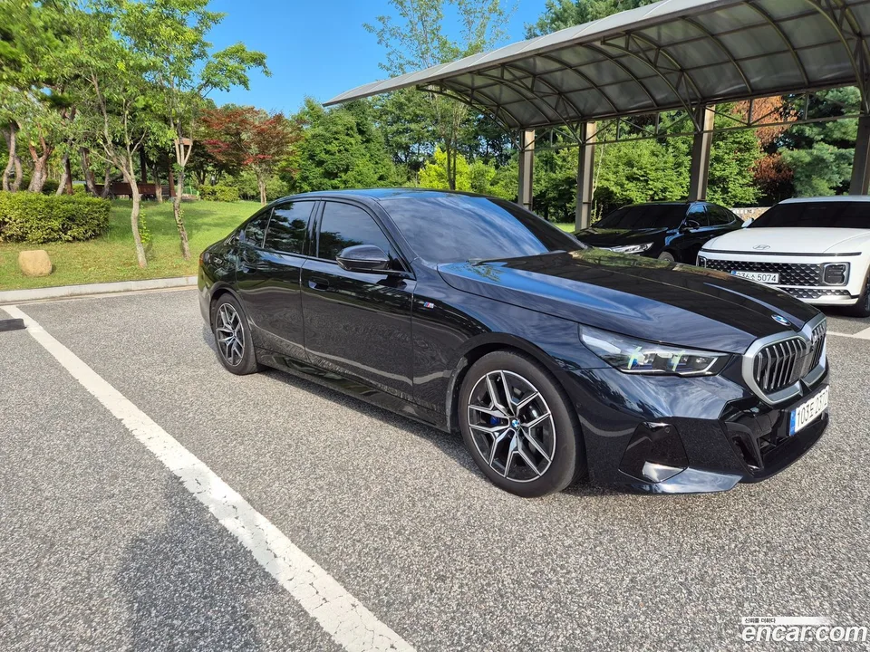 BMW 5 Series 520i M 2024 — thumbnail 3