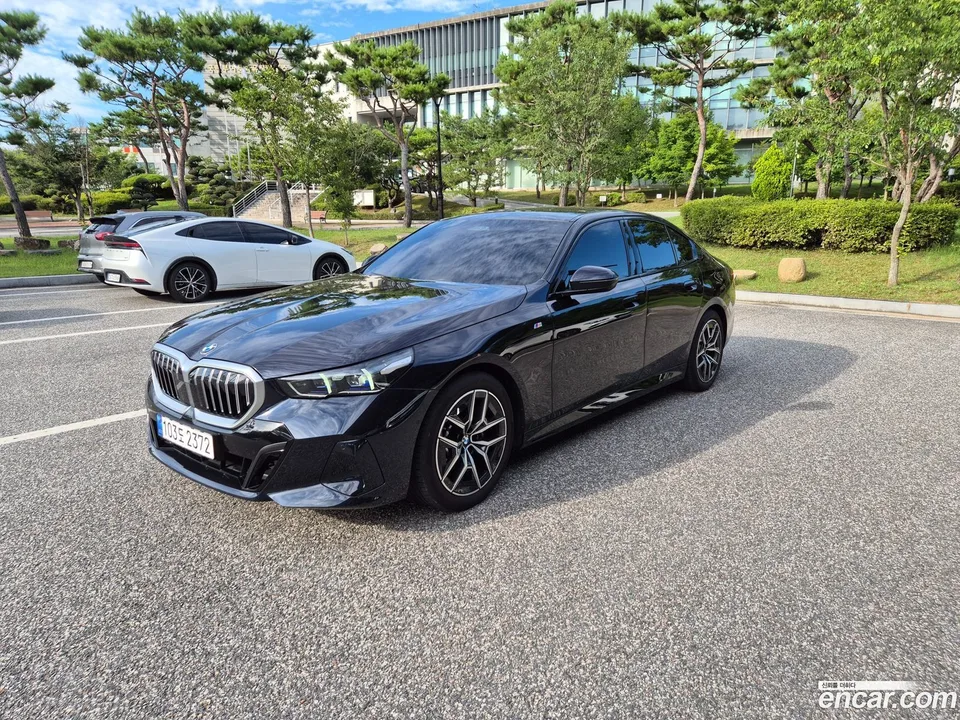 BMW 5 Series 520i M 2024 — thumbnail 4