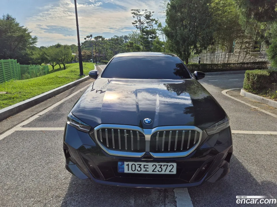 BMW 5 Series 520i M 2024 — photo 1, buy with delivery to Moscow