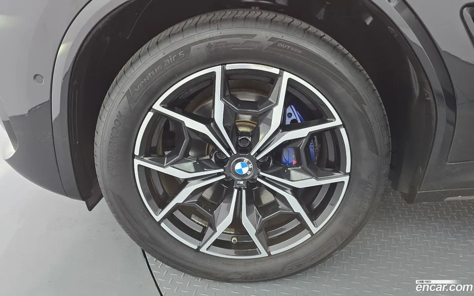 BMW X4 xDrive20i M 2023 — thumbnail 2