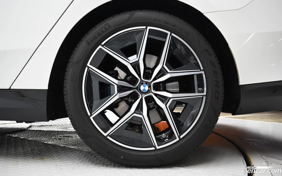 BMW 5 Series 523d M 2025 — thumbnail 5