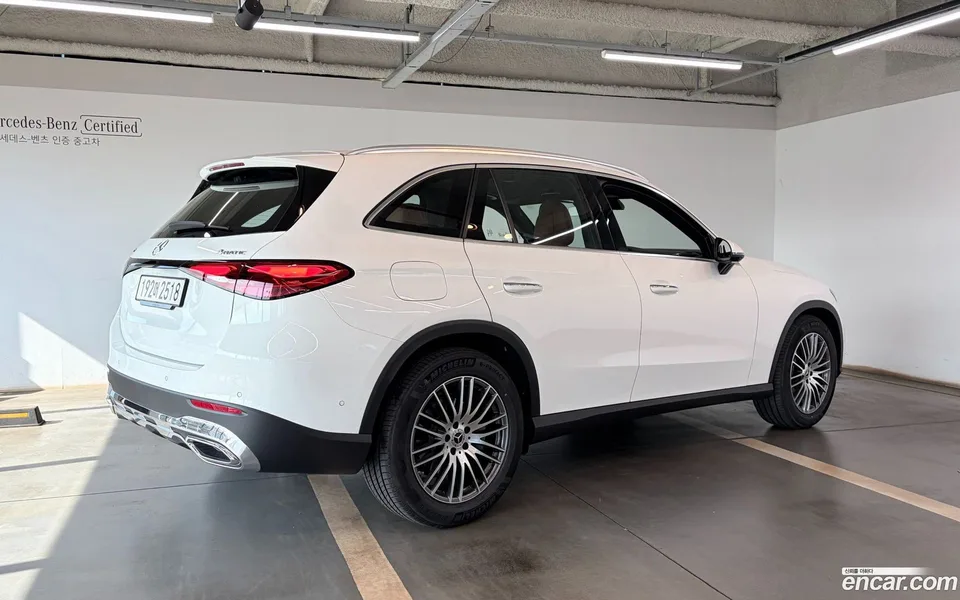 Mercedes-Benz GLC-Class GLC300 4MATIC 2025 — thumbnail 2