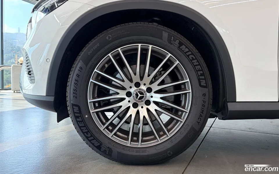 Mercedes-Benz GLC-Class GLC300 4MATIC 2025 — thumbnail 5