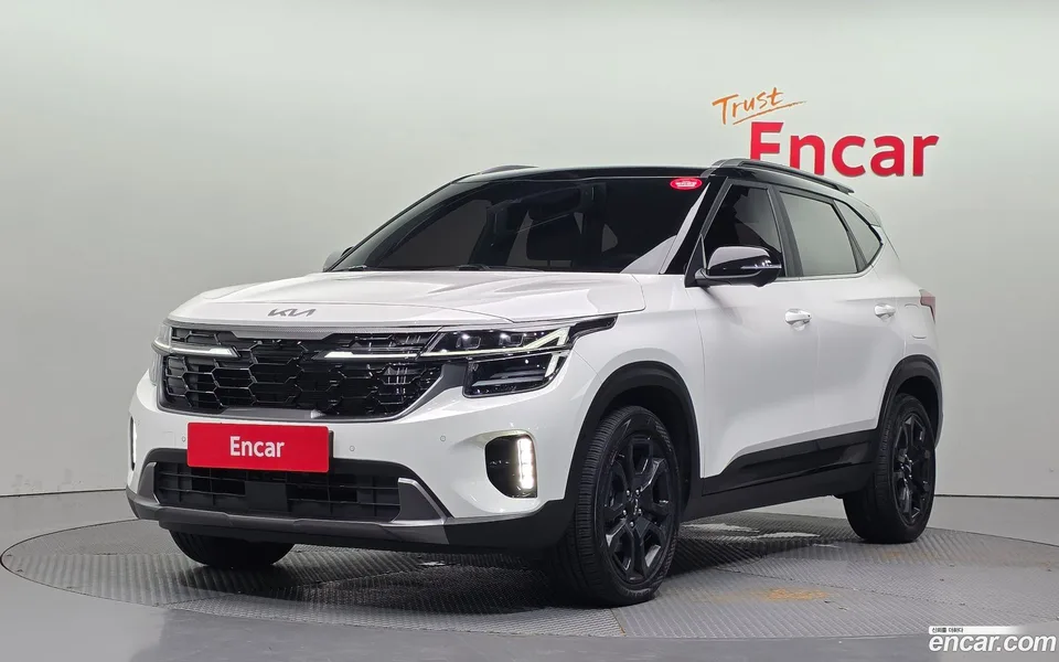 Kia Seltos 2.0 4WD 2023 — photo 1, buy with delivery to Moscow