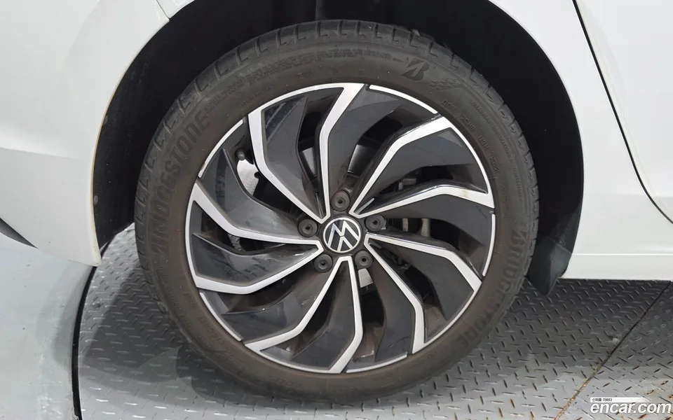 Volkswagen Golf 2.0 TDI 2023 — thumbnail 2