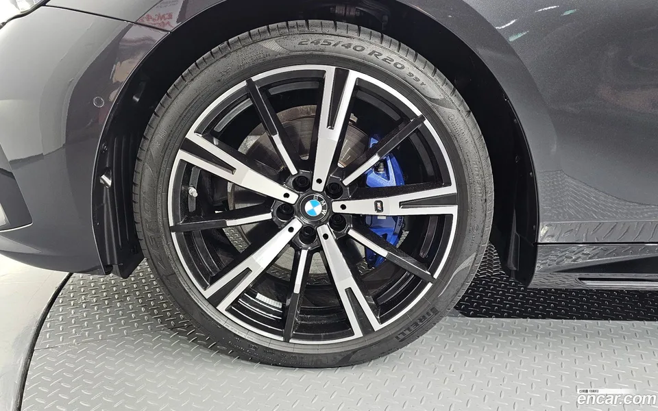 BMW 5 Series 530i xDrive M 2025 — thumbnail 2