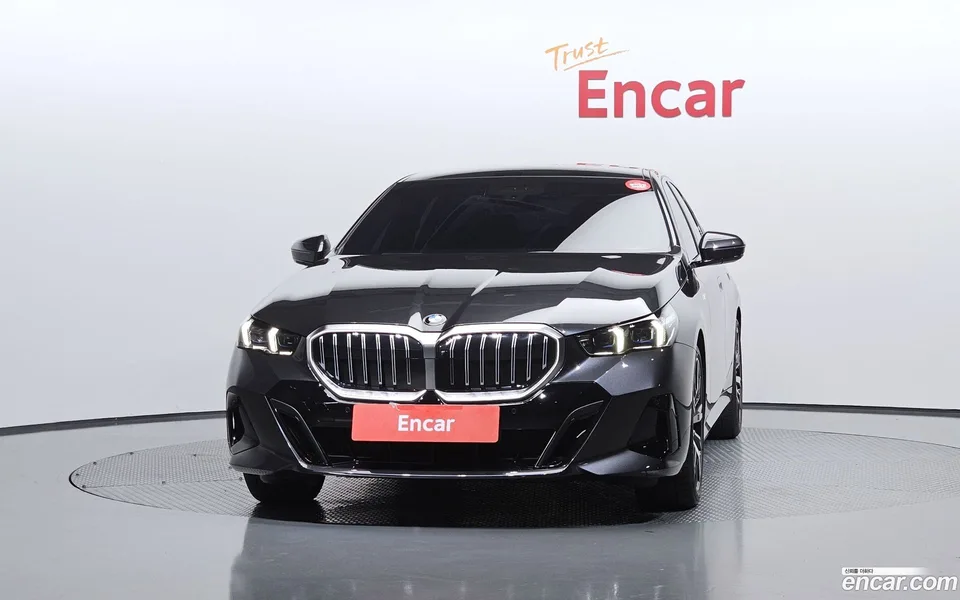 BMW 5 Series 530i xDrive M 2025 — thumbnail 3
