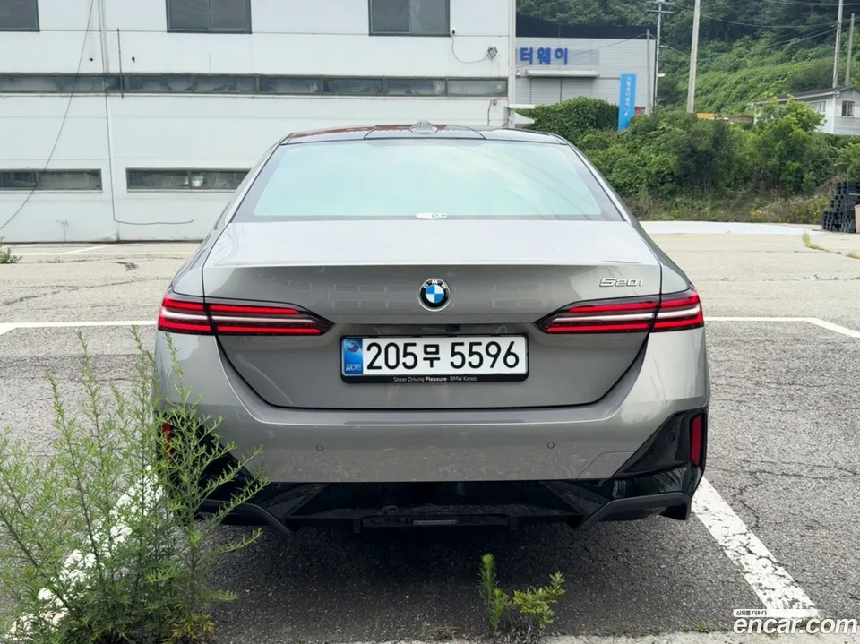 BMW 5 Series 520i M 2026 — thumbnail 2