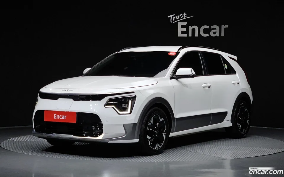 Kia Niro EV 2023 — photo 1, buy with delivery to Moscow