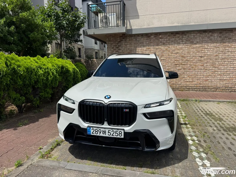 BMW X7 M60i xDrive M 6 2025 — фото 1, купить с доставкой в Москву