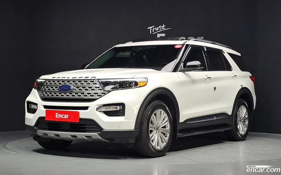 Ford Explorer 3.3 2022 — photo 1, buy with delivery to Moscow