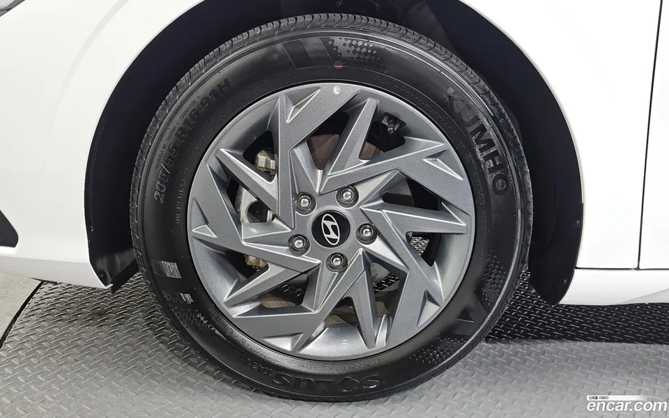 Hyundai Avante CN7 Hybrid 2025 — миниатюра 2