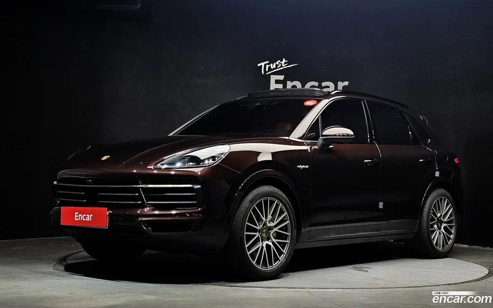 Porsche Cayenne 3.0 E- 2023 — photo 1, buy with delivery to Moscow