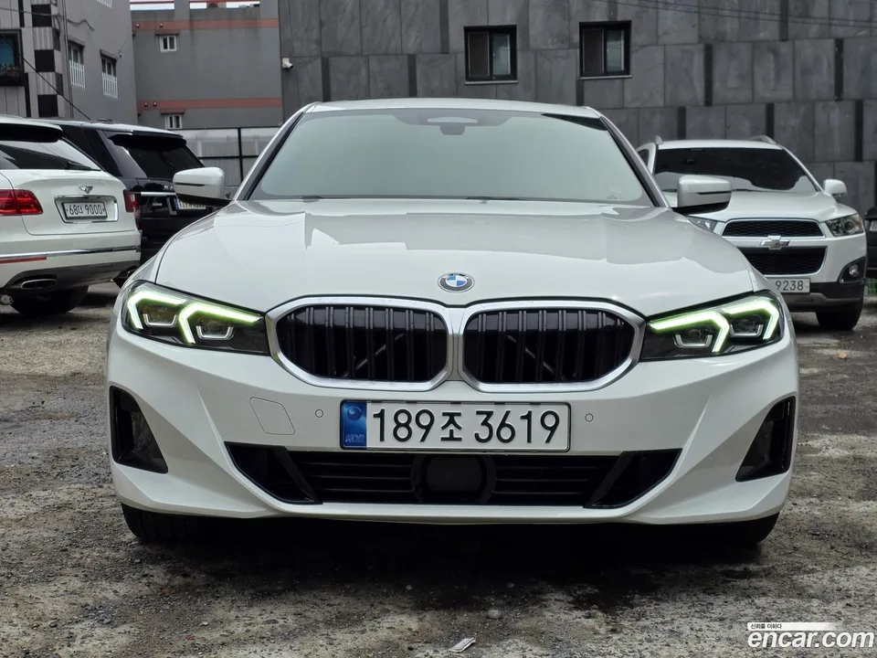 BMW 3 Series 320i 2023 — thumbnail 5