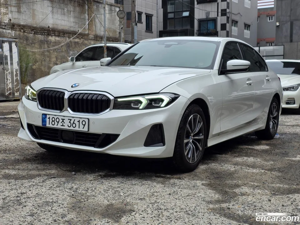 BMW 3 Series 320i 2023 — photo 1, buy with delivery to Moscow