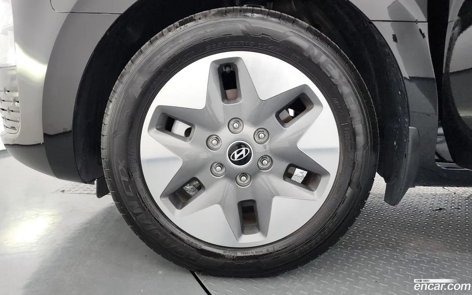 Hyundai Staria HEV 1.6 9 2025 — thumbnail 2