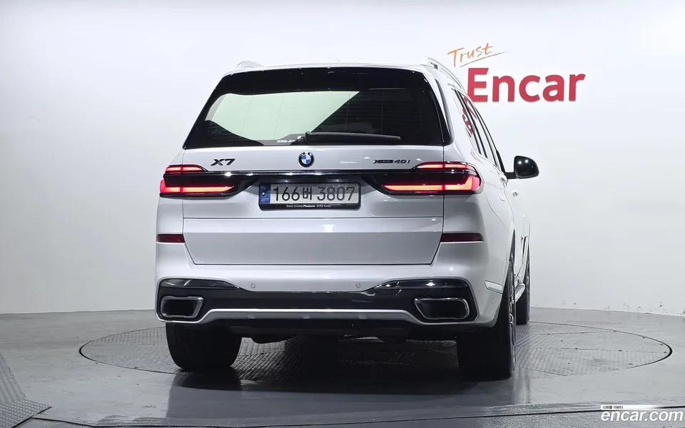 BMW X7 xDrive 40i M 7 2023 — thumbnail 3