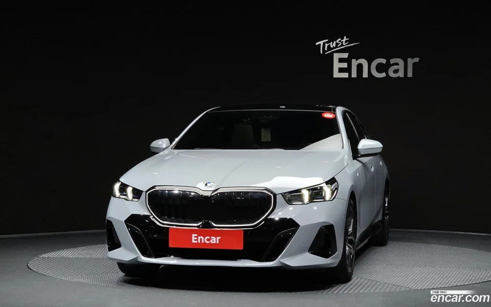 BMW 5 Series 520i M 2025 — thumbnail 3