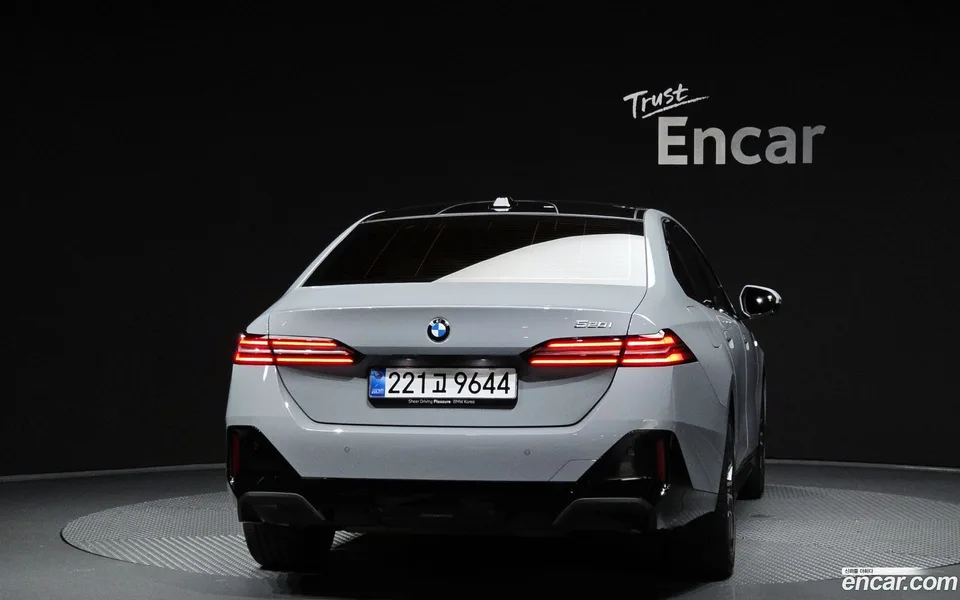BMW 5 Series 520i M 2025 — thumbnail 4
