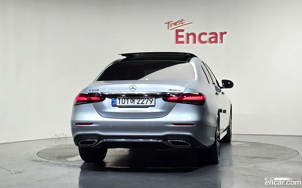 Mercedes-Benz E-Class E350 4MATIC AMG Line 2022 — thumbnail 4
