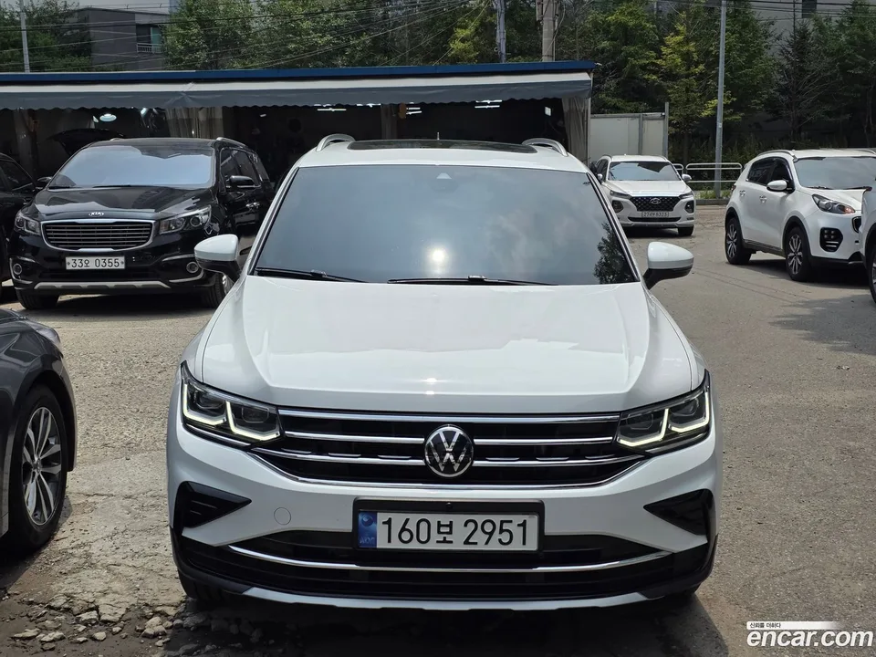 Volkswagen Tiguan 2.0 TDI 4 2023 — photo 1, buy with delivery to Moscow