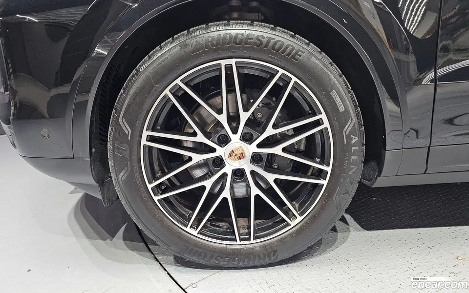 Porsche Cayenne 3.0 2025 — thumbnail 2
