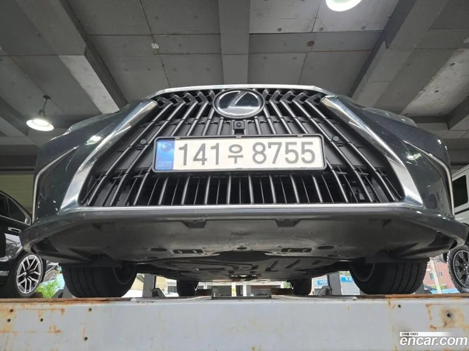Lexus ES 300h 2024 — photo 1, buy with delivery to Moscow