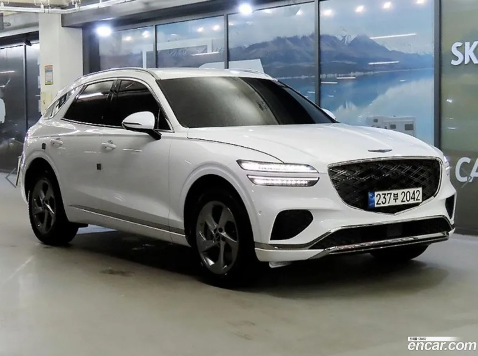 Genesis GV70 2.5T 2WD 2024 — photo 1, buy with delivery to Moscow