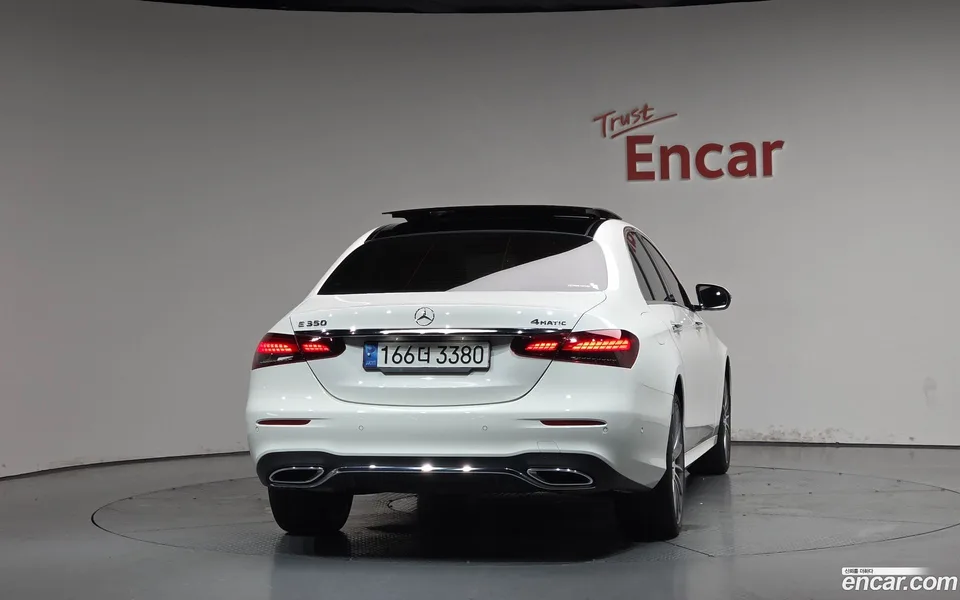 Mercedes-Benz E-Class E350 4MATIC AMG Line 2022 — thumbnail 4