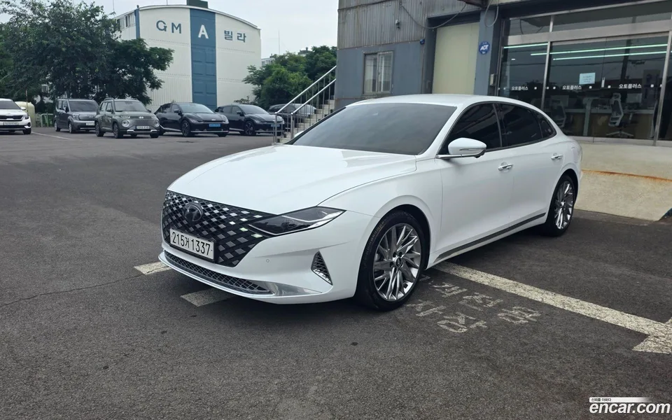 Hyundai Grandeur IG Hybrid 2022 — photo 1, buy with delivery to Moscow