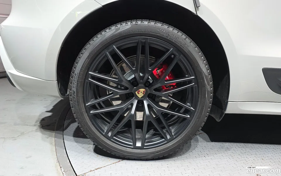 Porsche Macan 2.9 GTS 2023 — thumbnail 2