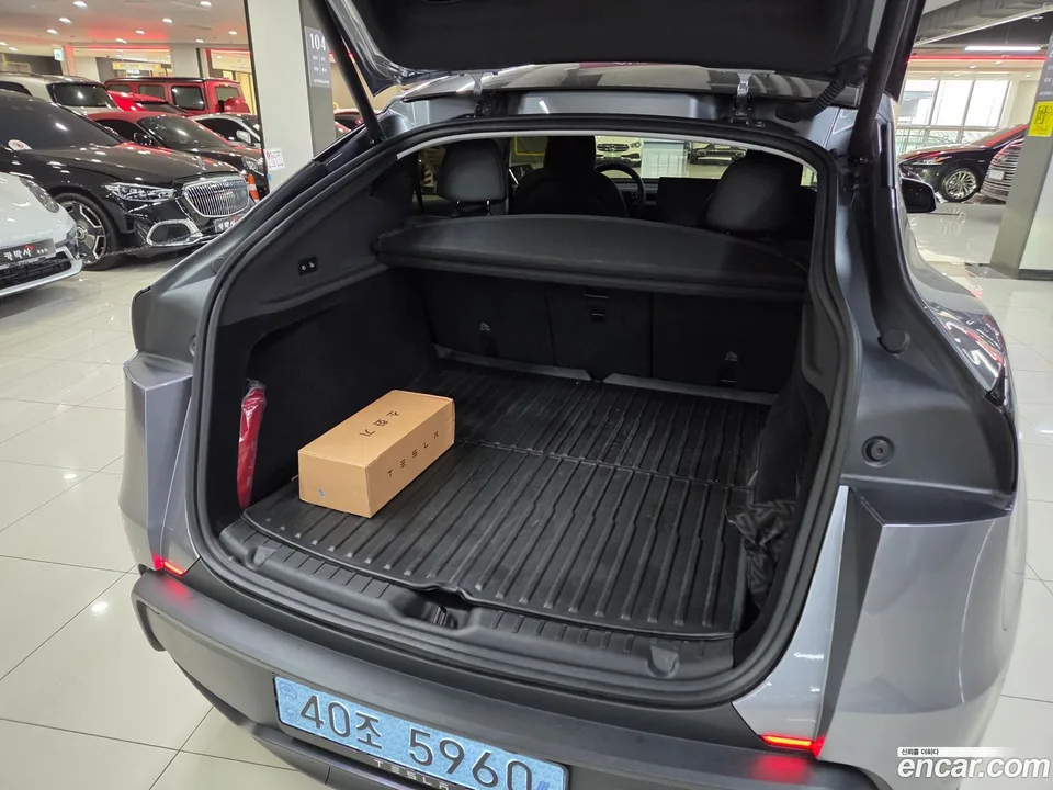 Tesla Model Y AWD 2025 — thumbnail 2