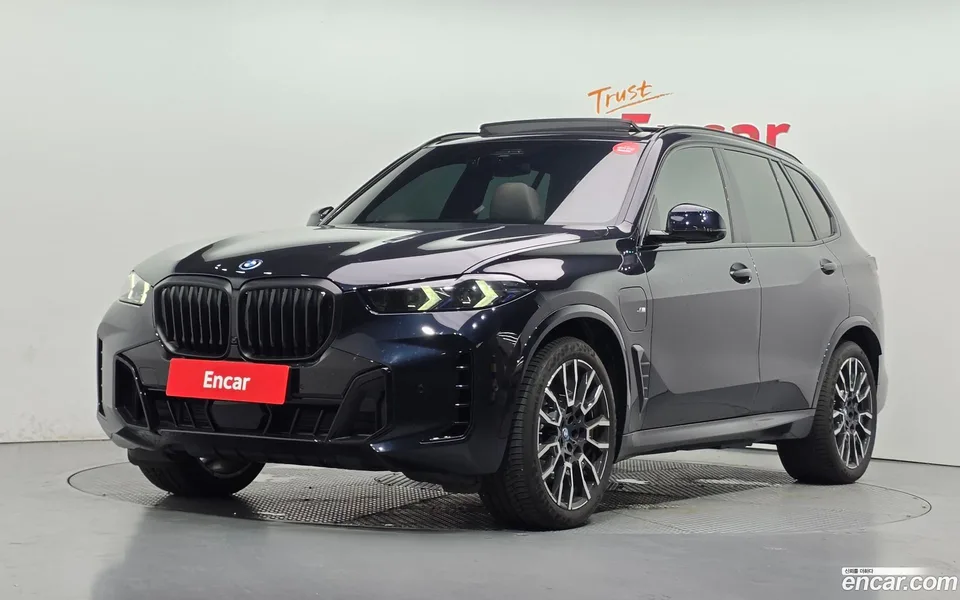 BMW X5 xDrive 50e M 2025 — photo 1, buy with delivery to Moscow