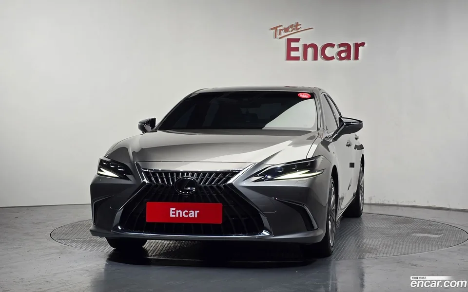 Lexus ES 300h 2024 — thumbnail 3