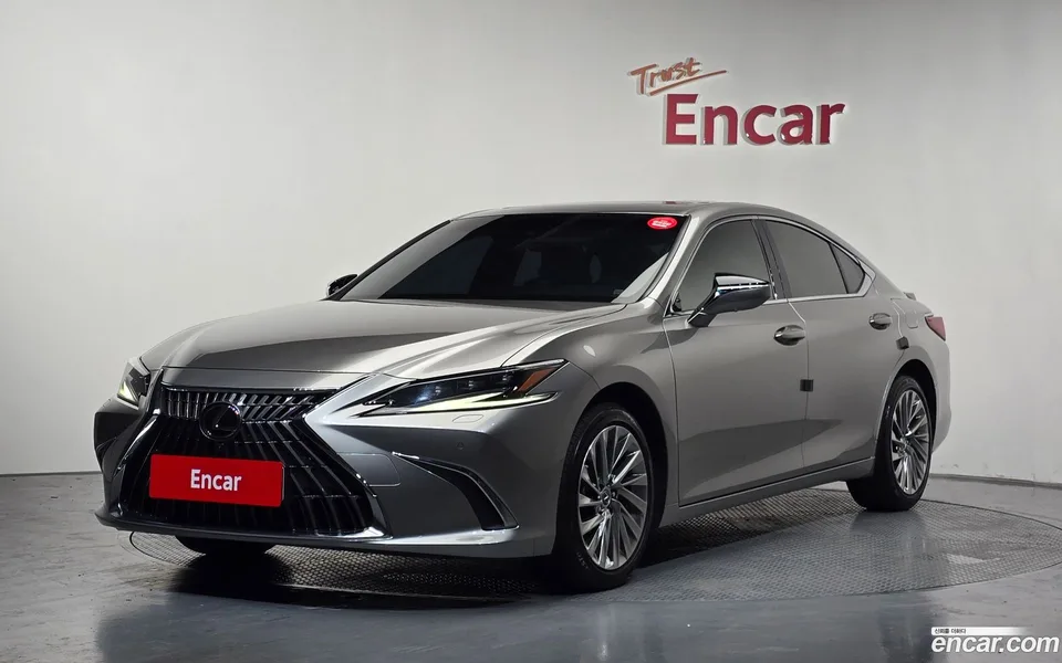 Lexus ES 300h 2024 — photo 1, buy with delivery to Moscow